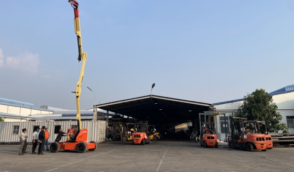 Xe nâng người JLG -E450AJ